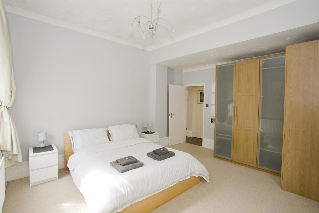 Large 2 Bedroom Apt - Near Beach - Free Parking Борнмът Екстериор снимка