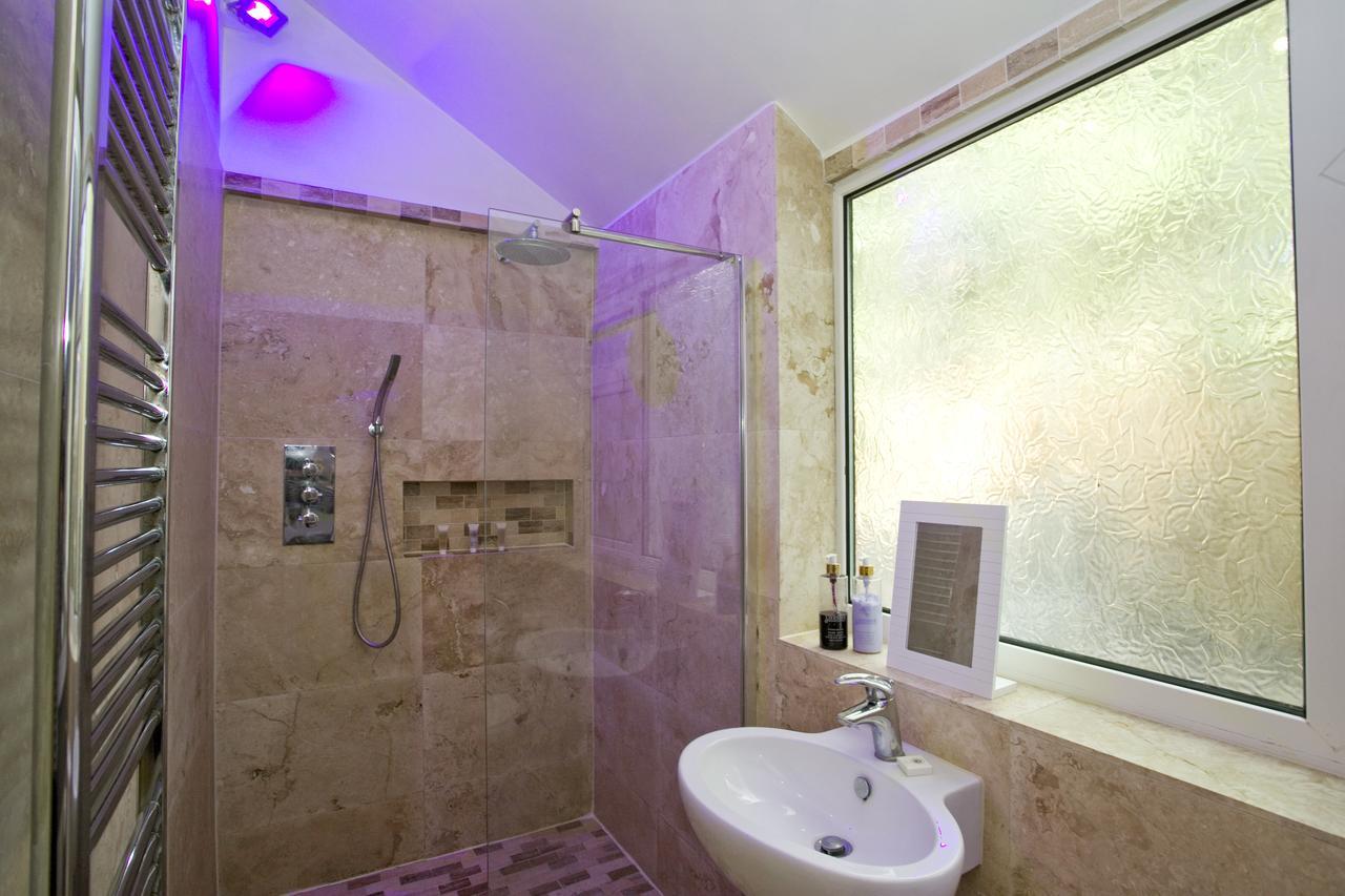 Large 2 Bedroom Apt - Near Beach - Free Parking Борнмът Екстериор снимка